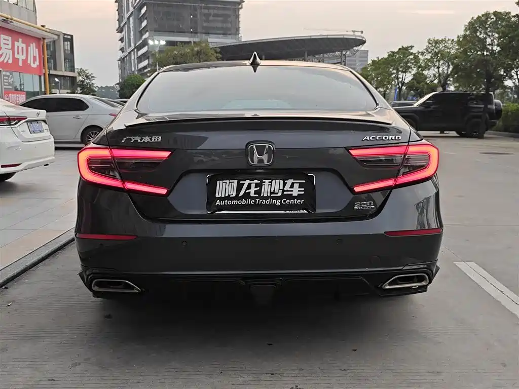 Honda Accord — фото 8