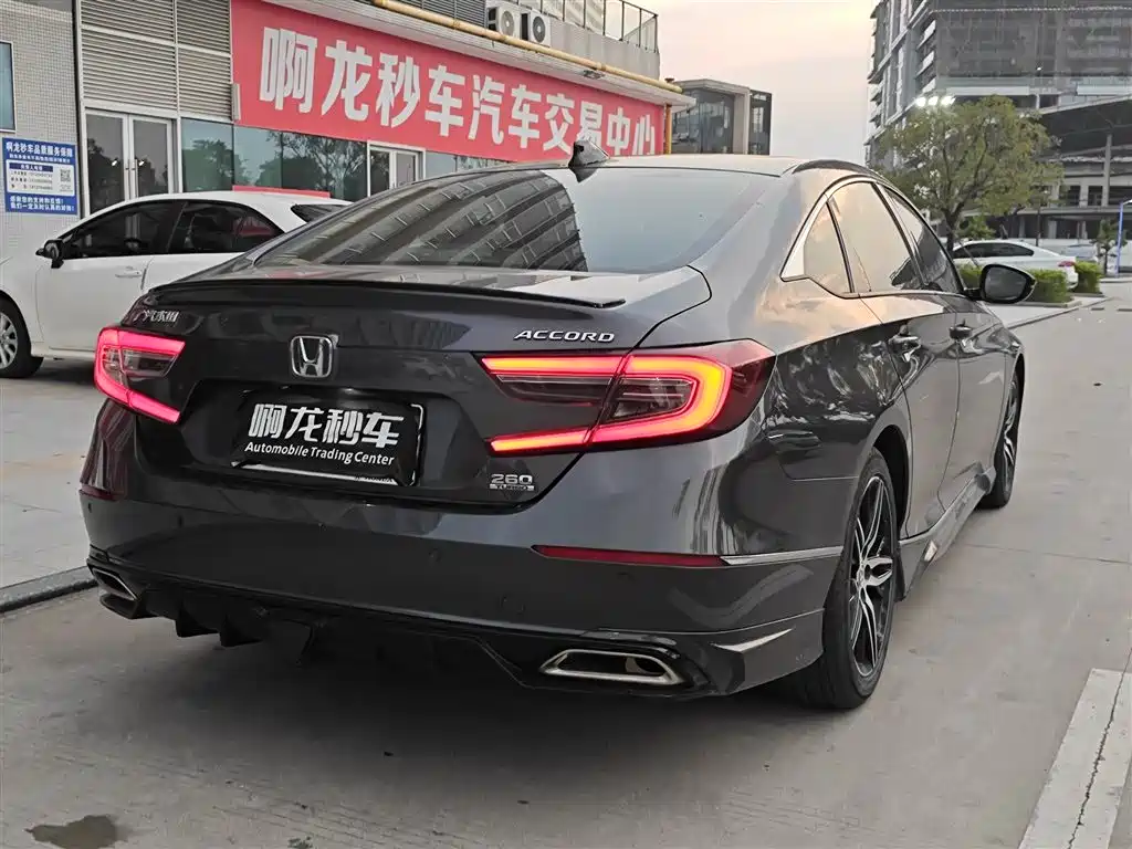 Honda Accord — фото 9