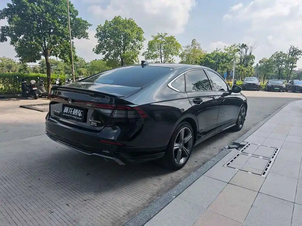 Honda Accord — фото 8