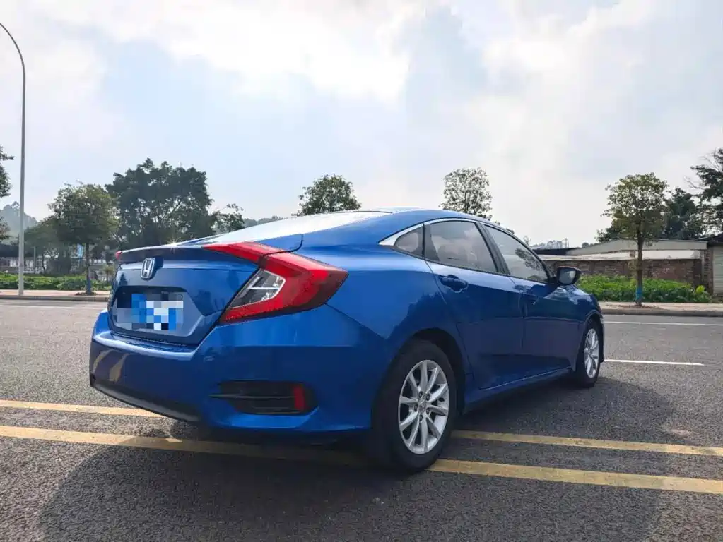 Honda Civic — фото 10