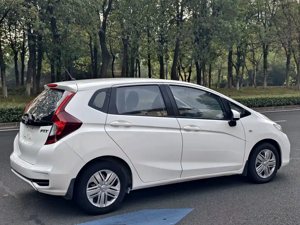 Honda Fit — фото 7