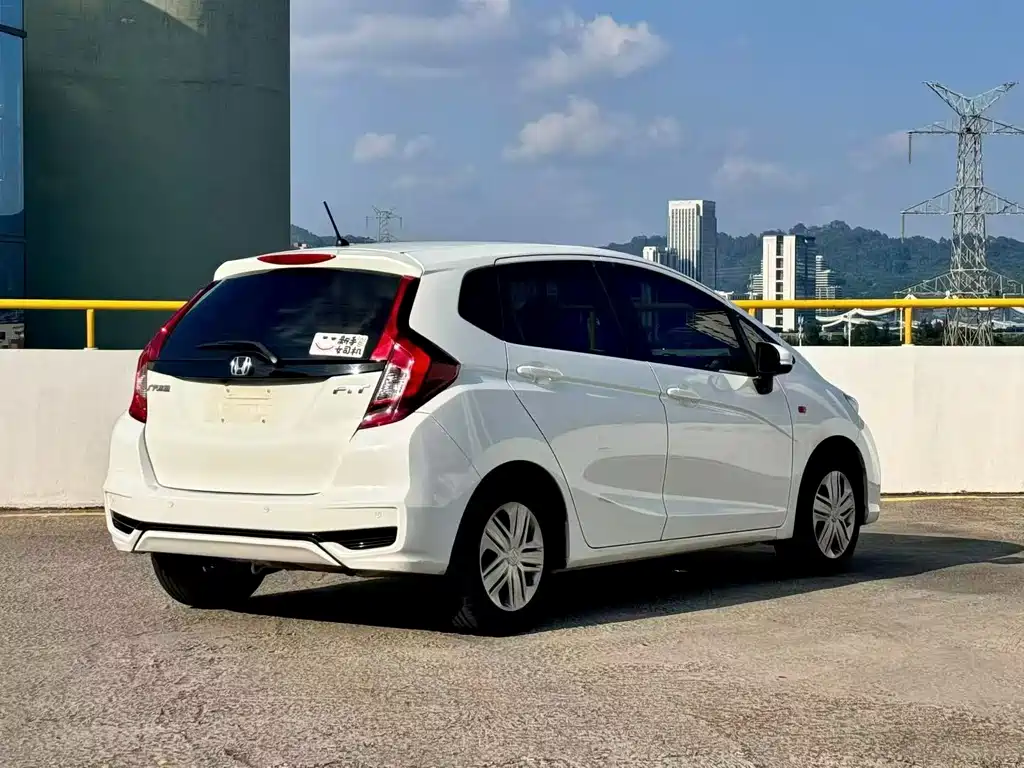 Honda Fit — фото 5