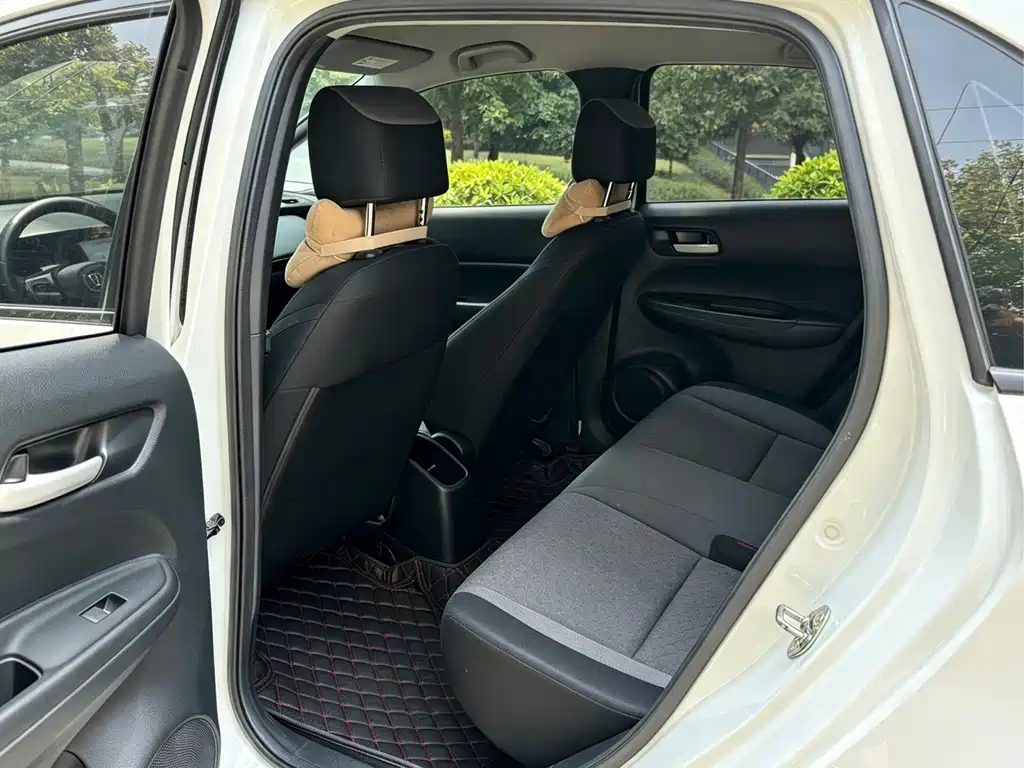 Honda Fit — фото 10
