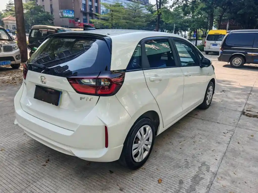 Honda Fit — фото 4