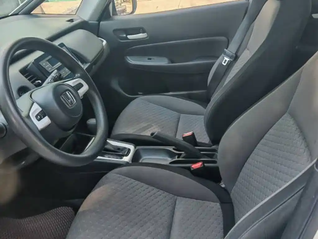 Honda Fit — фото 5