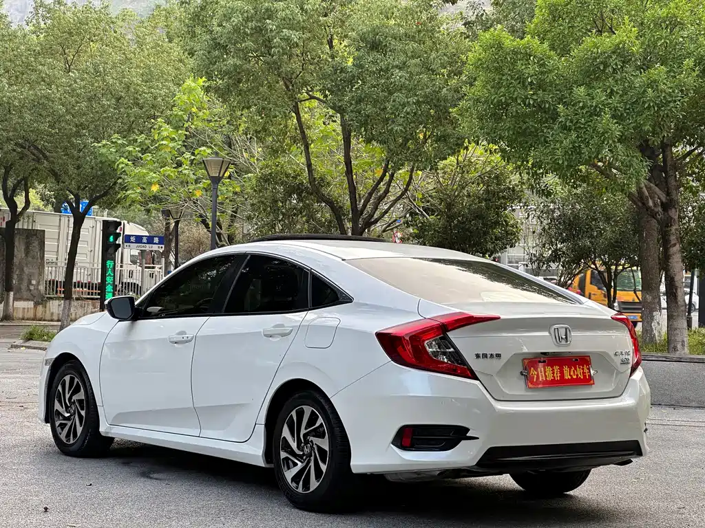 Honda Civic — фото 5