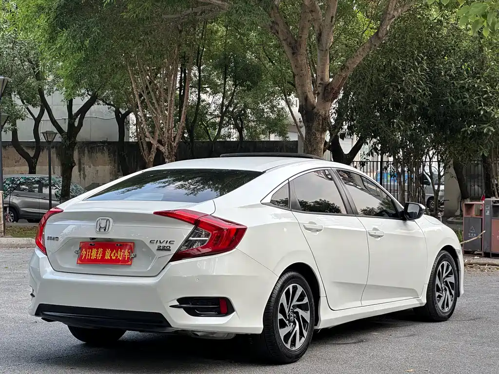 Honda Civic — фото 7