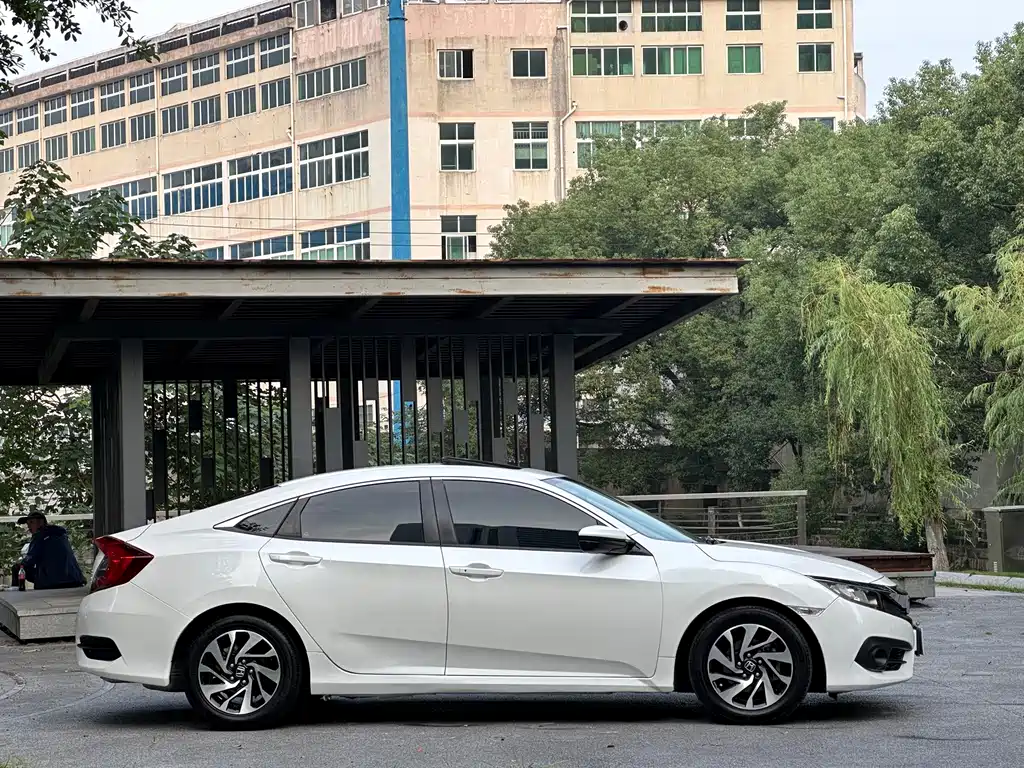 Honda Civic — фото 8