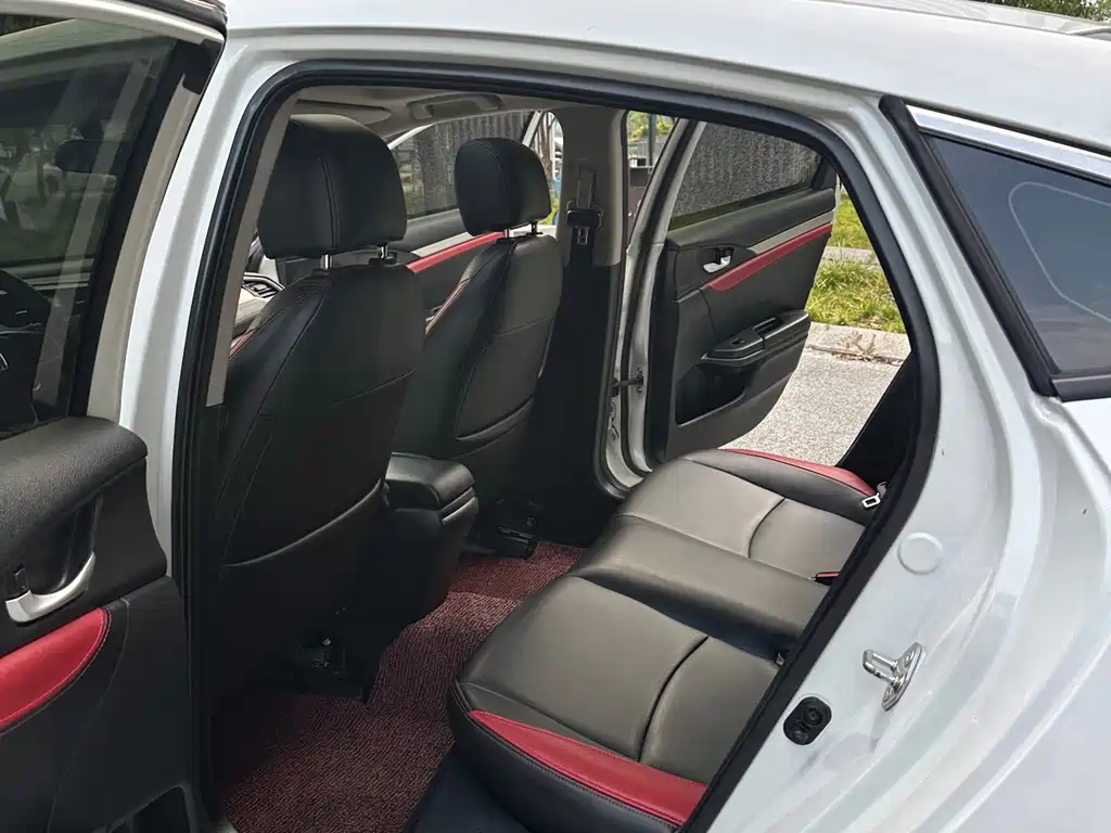 Honda Civic — фото 10