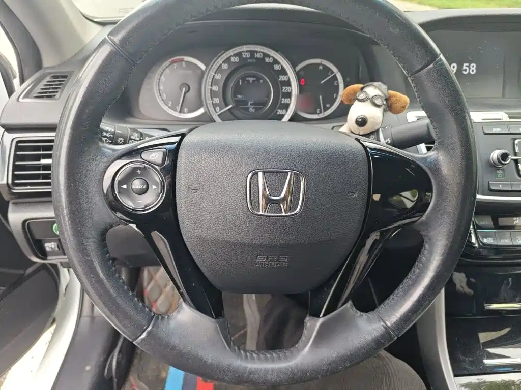 Honda Accord — фото 11