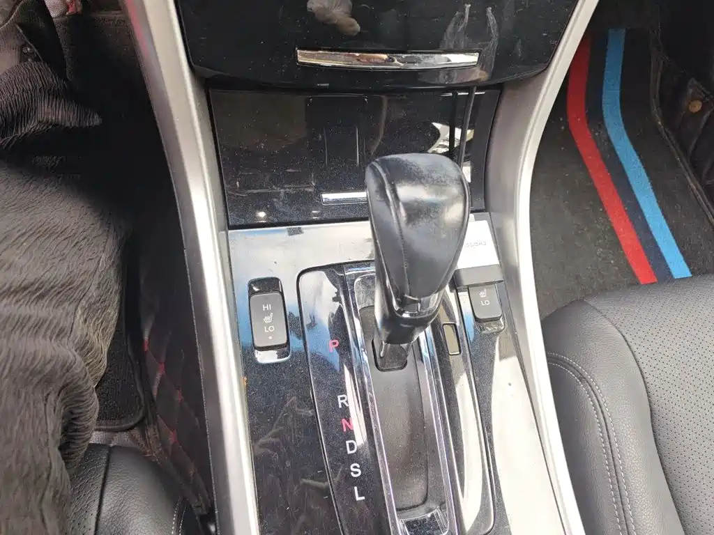 Honda Accord — фото 15