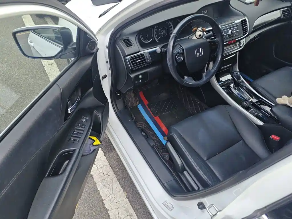Honda Accord — фото 17