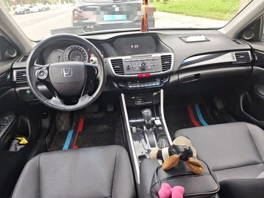 Honda Accord — фото 10