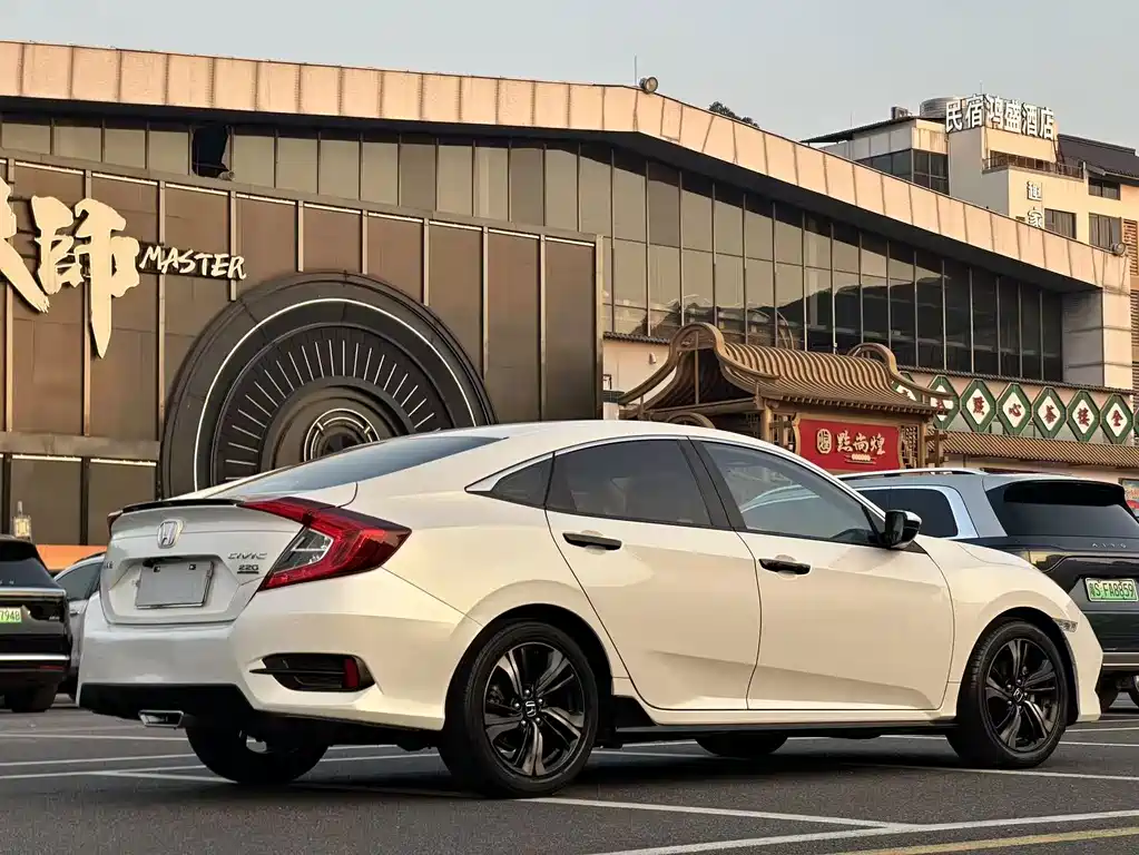 Honda Civic — фото 14