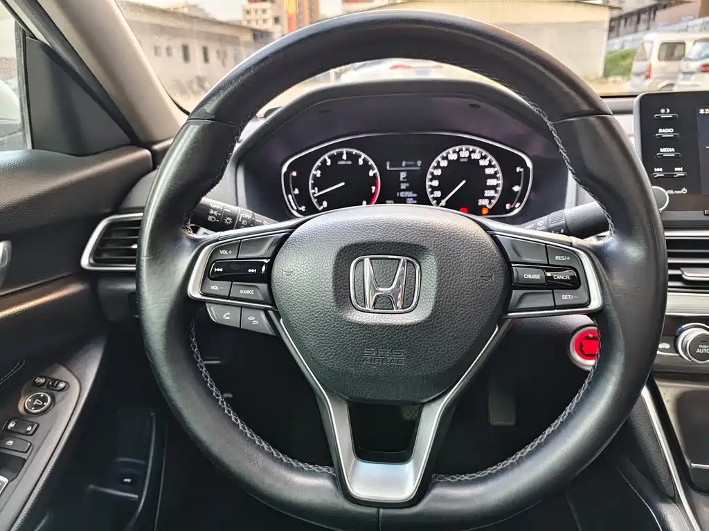 Honda Accord — фото 11