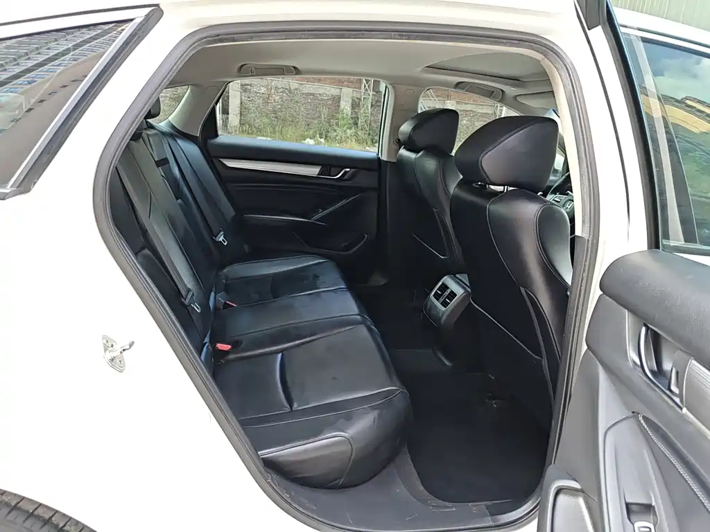 Honda Accord — фото 14