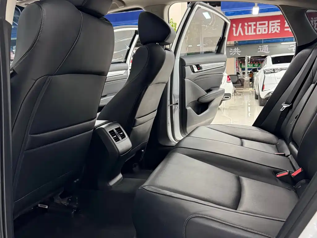 Honda Accord — фото 17