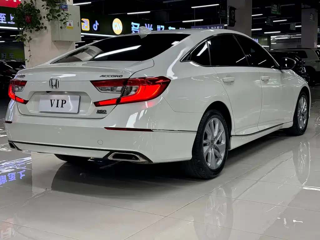 Honda Accord — фото 7