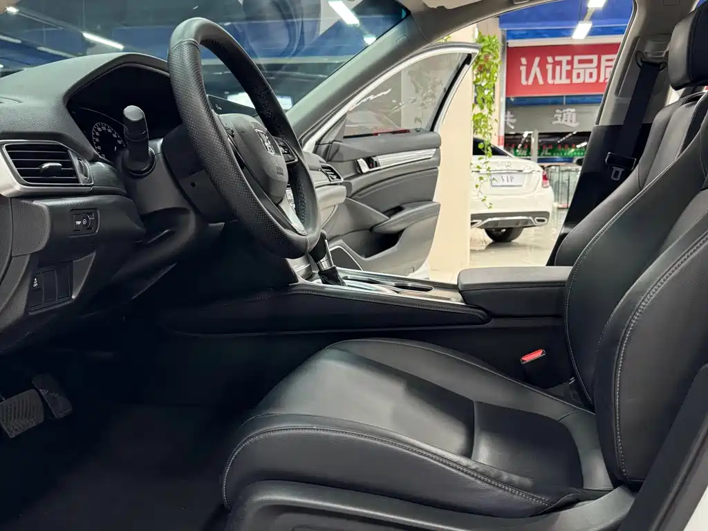 Honda Accord — фото 9