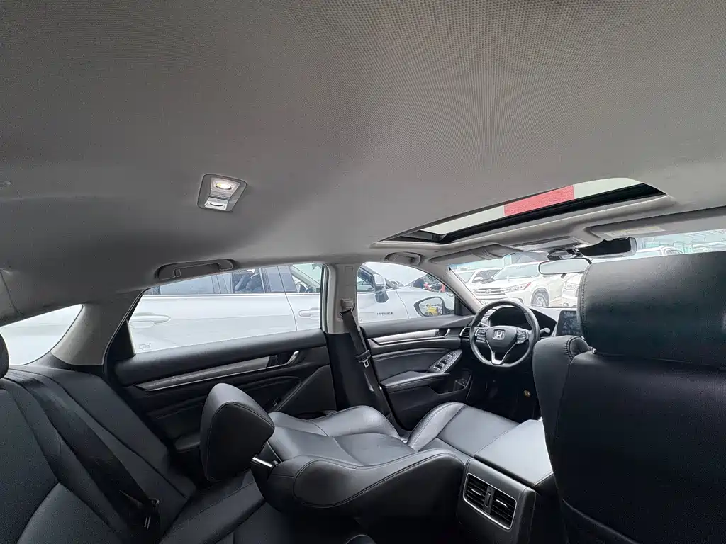 Honda Accord — фото 11