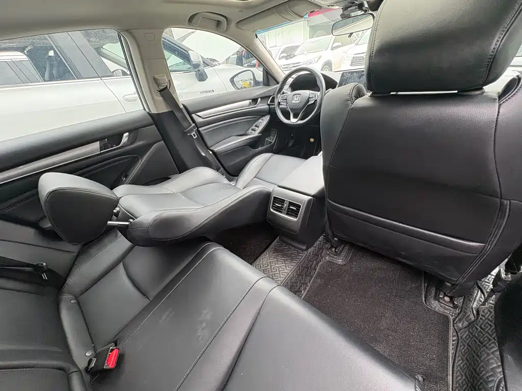 Honda Accord — фото 10