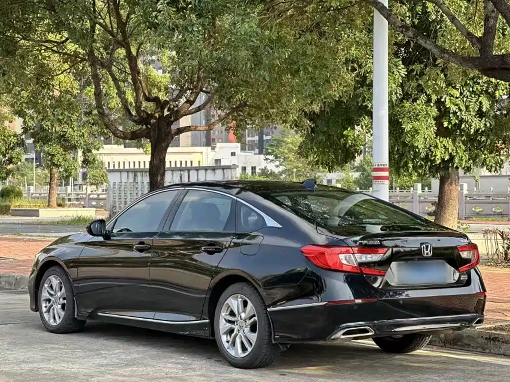 Honda Accord — фото 25