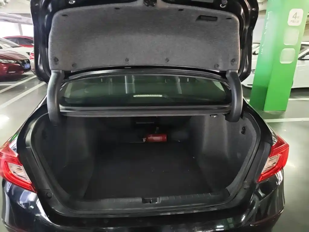 Honda Accord — фото 10