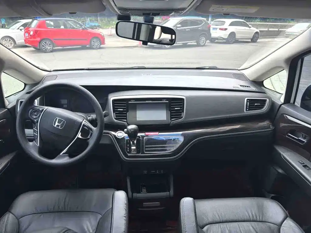 Honda Odyssey — фото 10