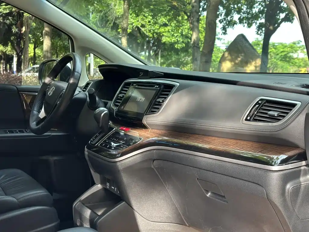 Honda Odyssey — фото 13