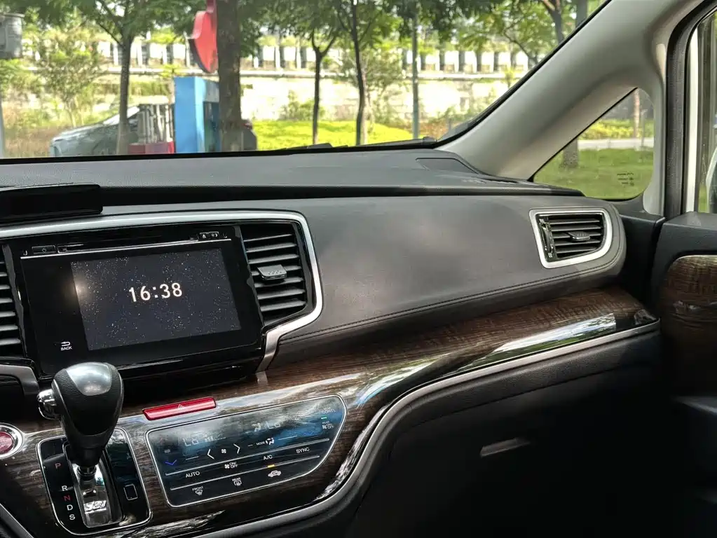 Honda Odyssey — фото 15
