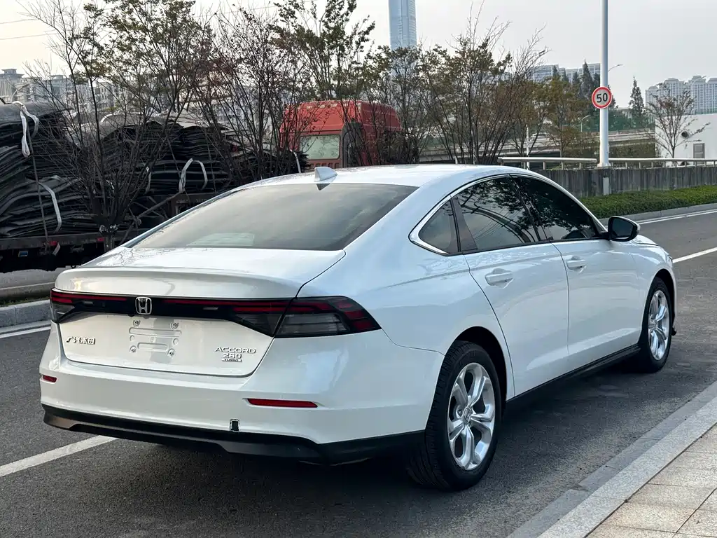Honda Accord — фото 4