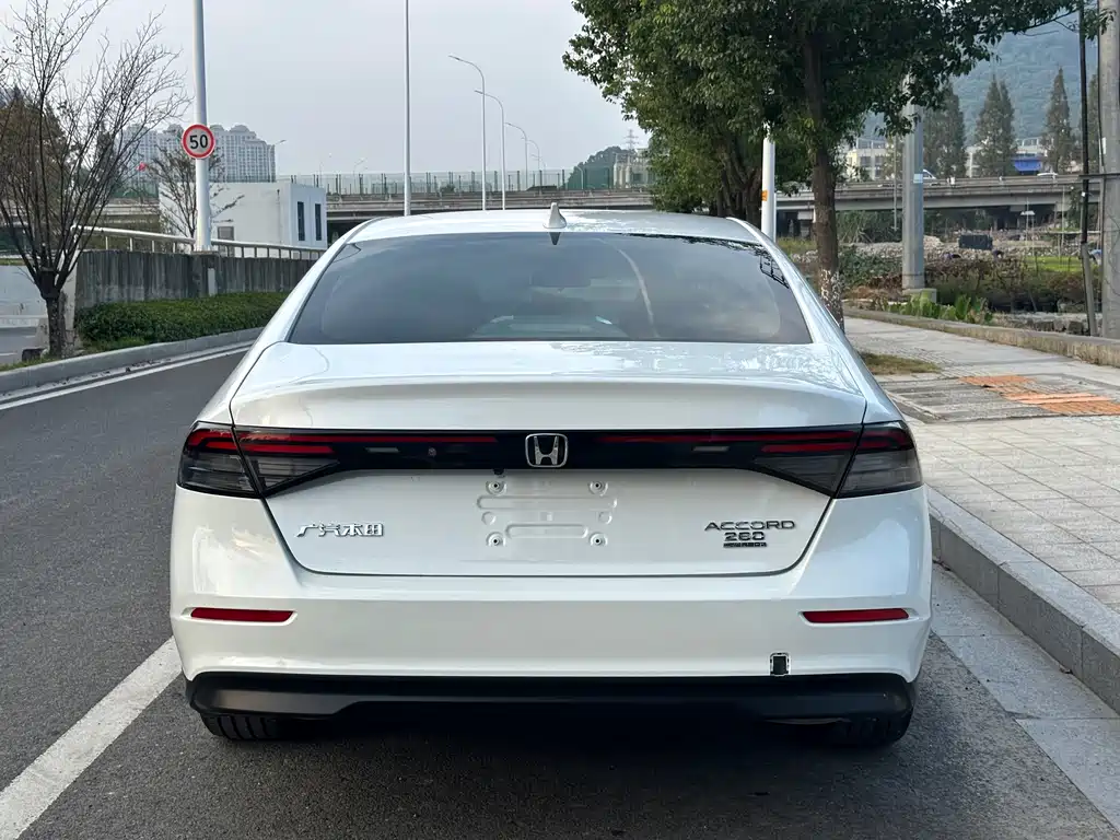 Honda Accord — фото 5