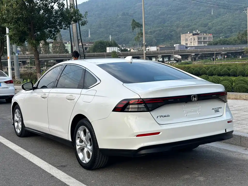 Honda Accord — фото 6