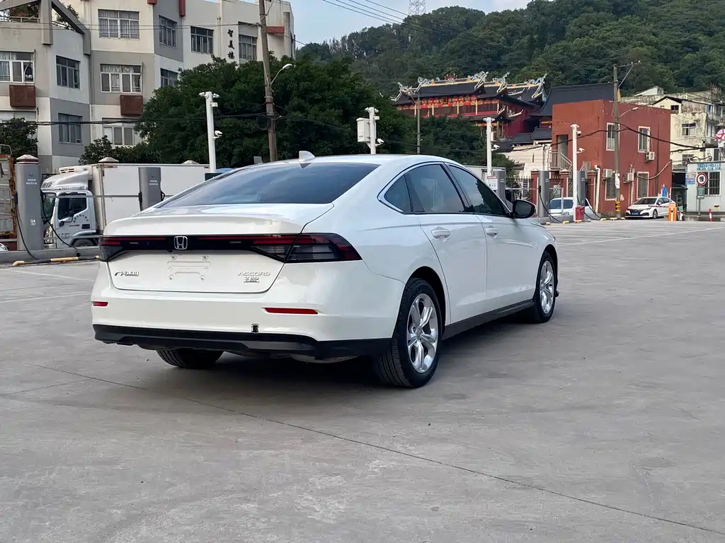Honda Accord — фото 5