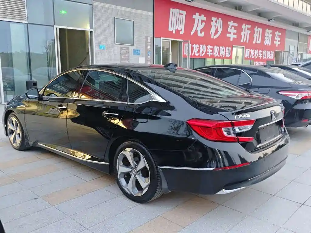 Honda Accord — фото 6
