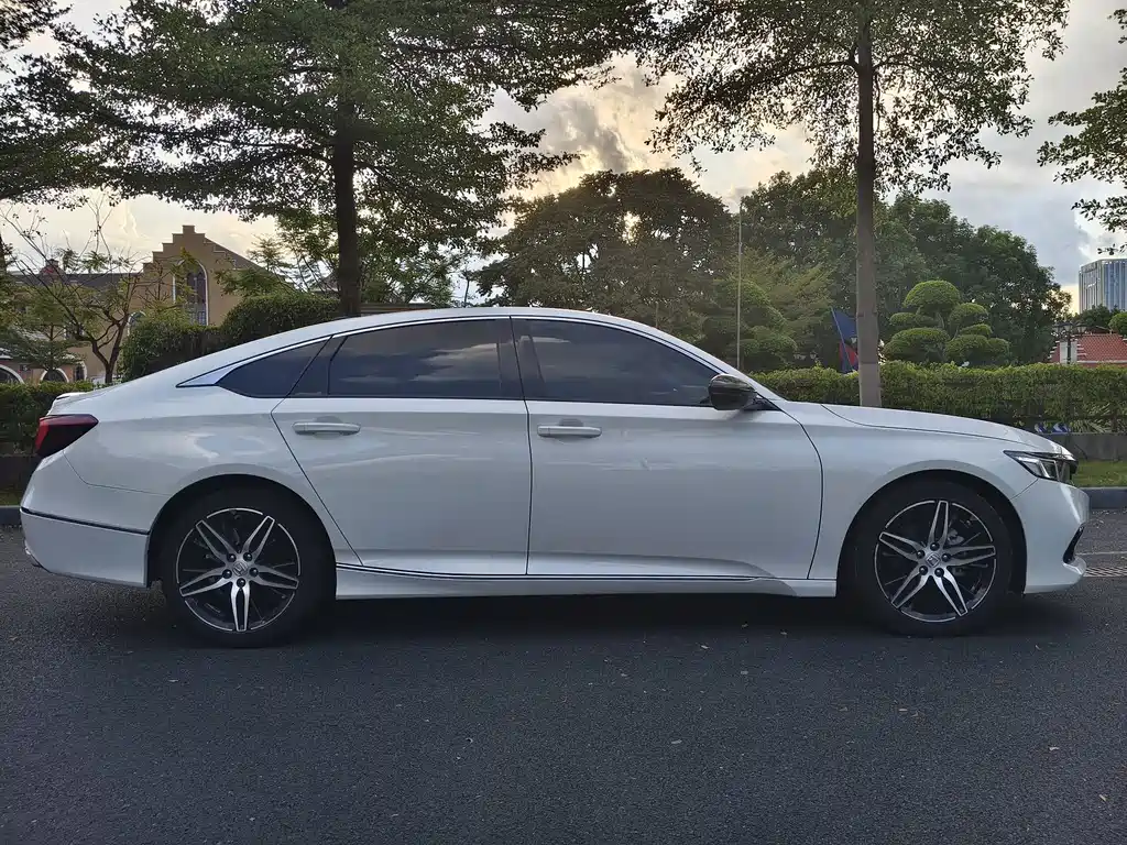 Honda Accord — фото 4
