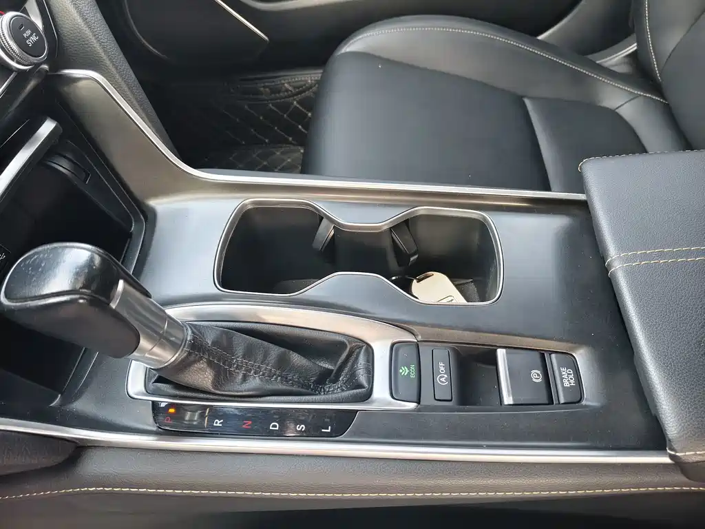 Honda Accord — фото 6