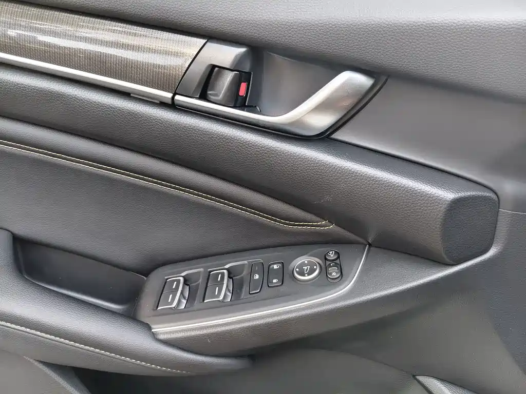 Honda Accord — фото 10