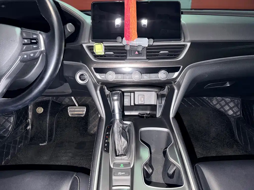 Honda Accord — фото 11