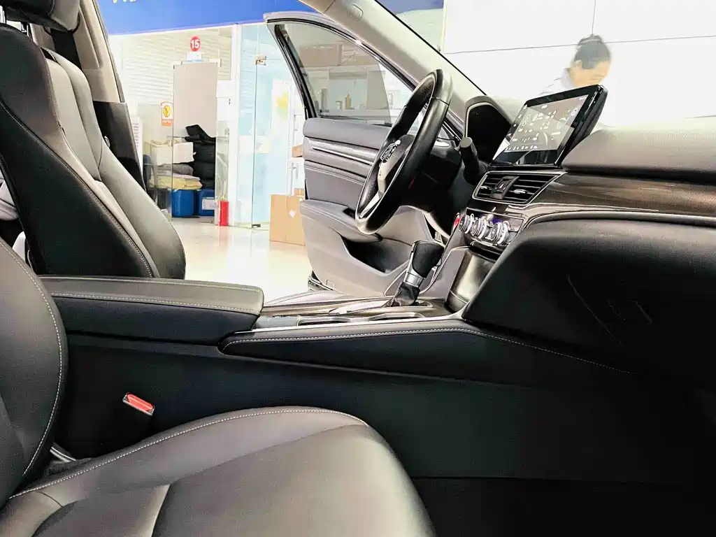 Honda Accord — фото 4