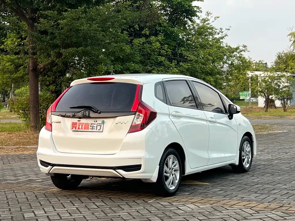 Honda Fit — фото 5