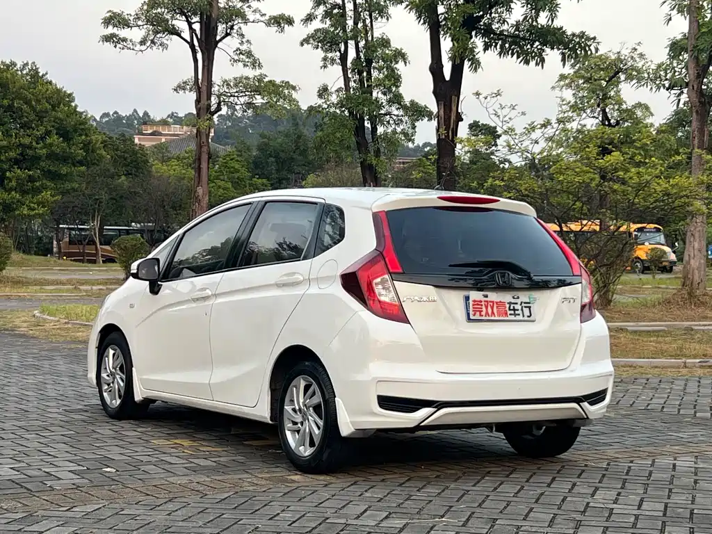Honda Fit — фото 7