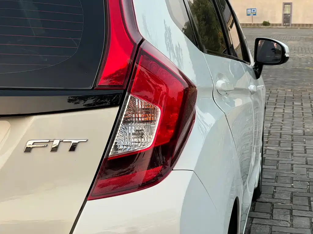 Honda Fit — фото 9