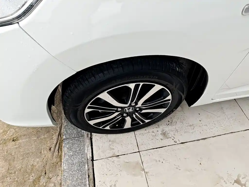 Honda Fit — фото 25