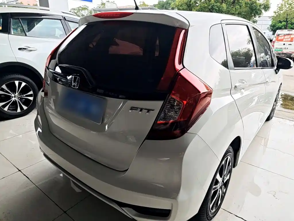 Honda Fit — фото 5