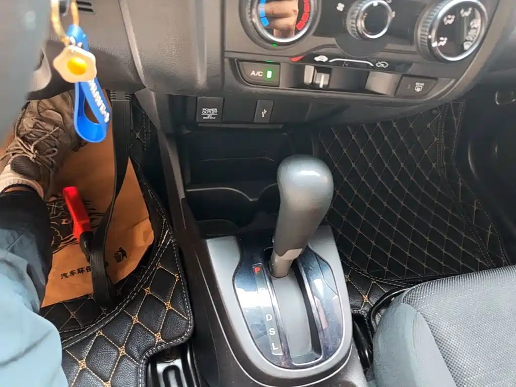 Honda Fit — фото 10