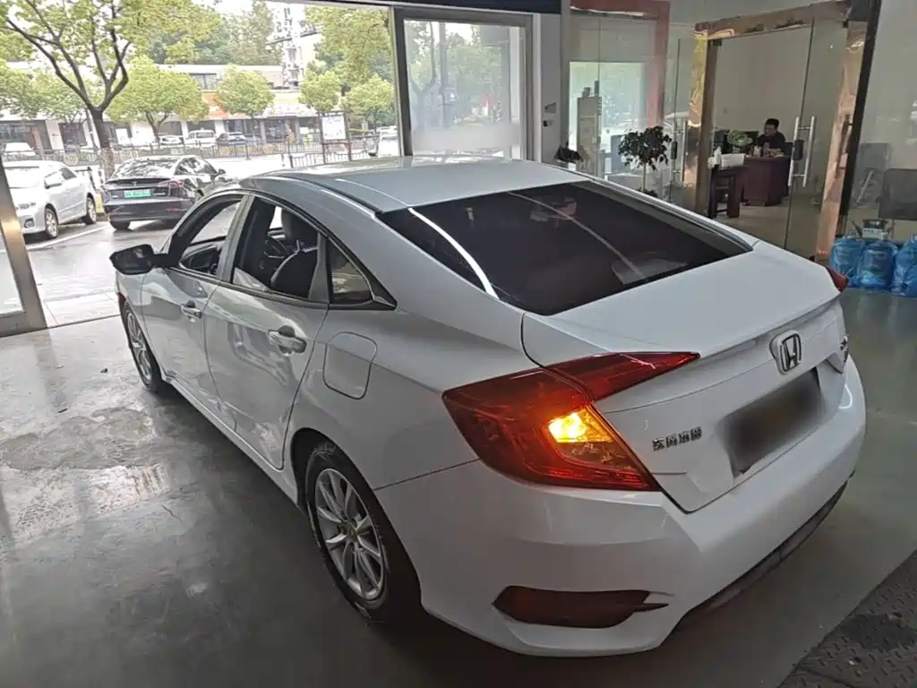 Honda Civic — фото 5