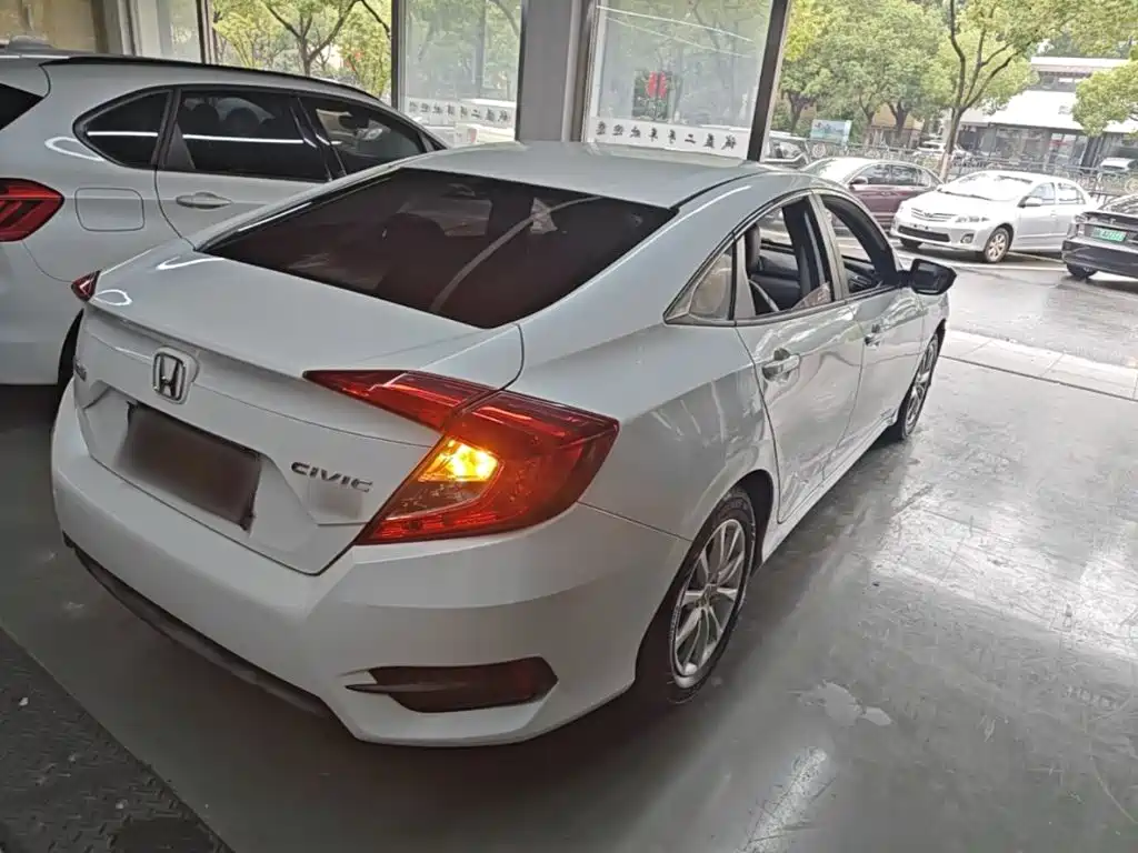 Honda Civic — фото 7