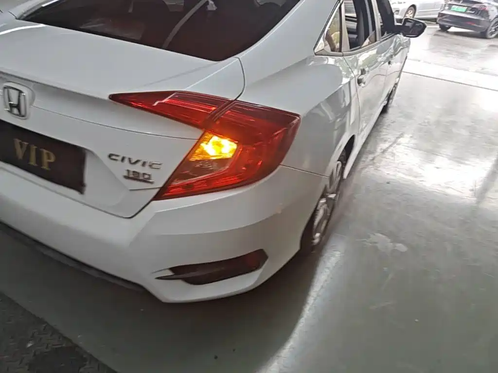 Honda Civic — фото 8