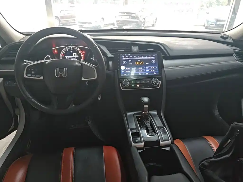 Honda Civic — фото 10